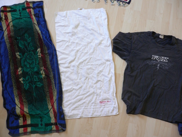 White and colored towel, FOX T-shirt